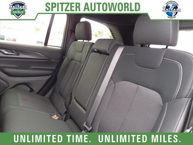 new 2025 Jeep Grand Cherokee car, priced at $35,425