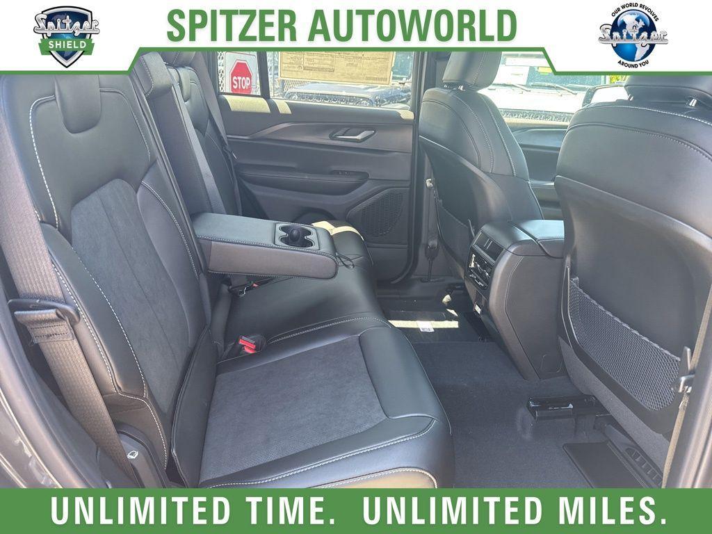 new 2025 Jeep Grand Cherokee car, priced at $36,729