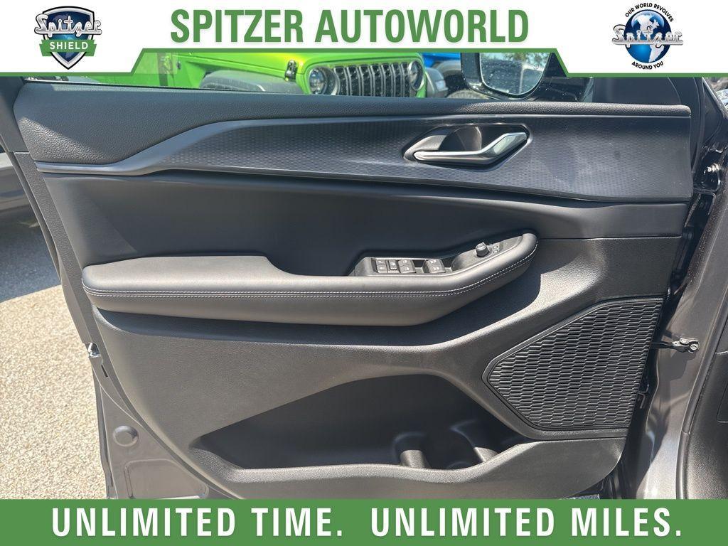 new 2025 Jeep Grand Cherokee car, priced at $36,729