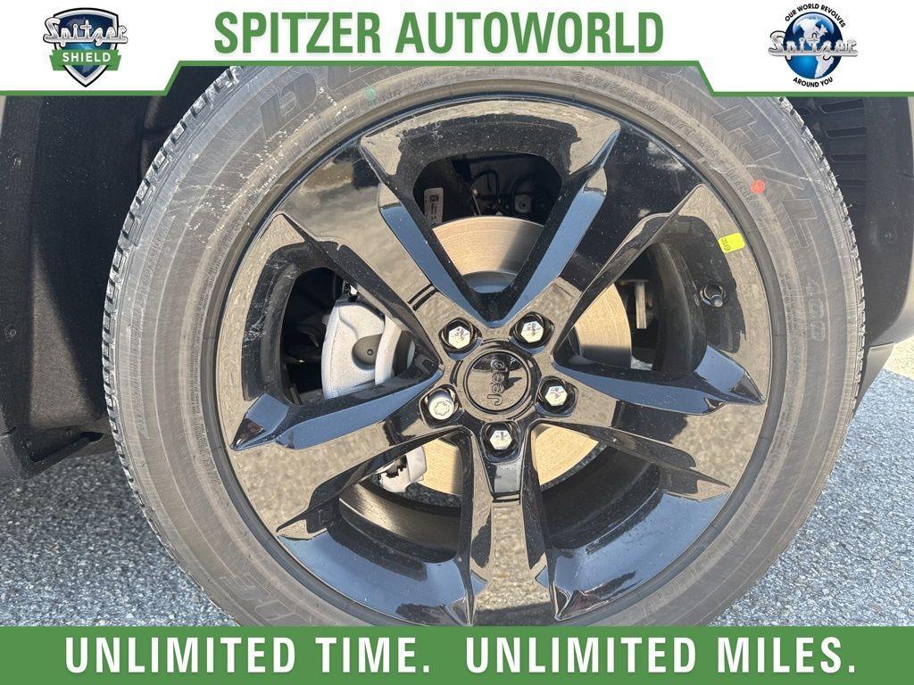 new 2025 Jeep Grand Cherokee car, priced at $36,729