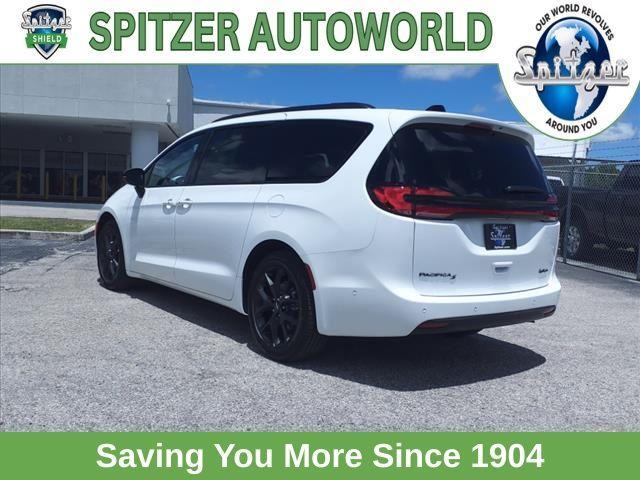 new 2024 Chrysler Pacifica car, priced at $43,655
