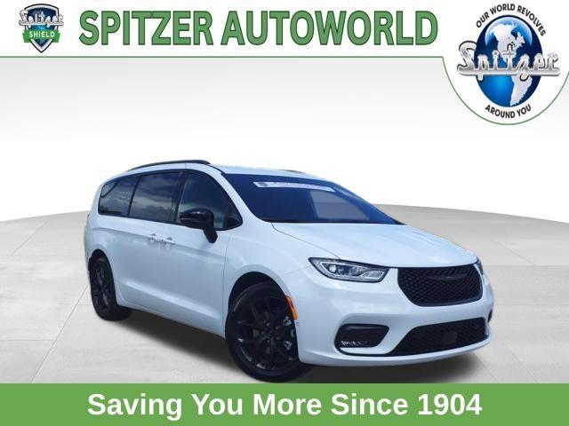 new 2024 Chrysler Pacifica car, priced at $42,895