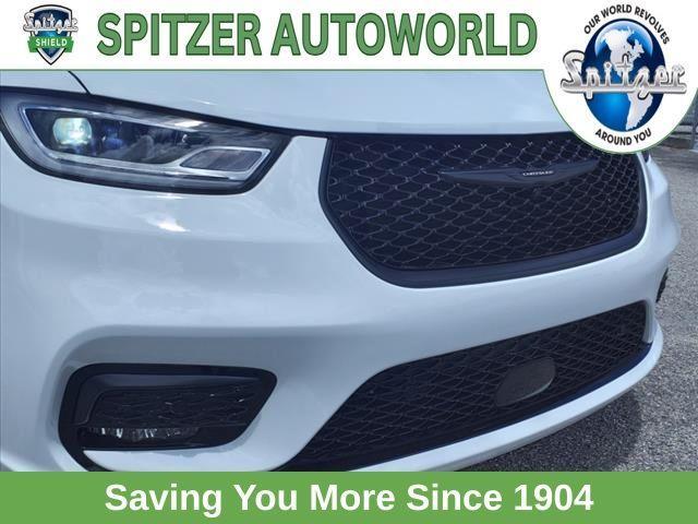new 2024 Chrysler Pacifica car, priced at $43,655