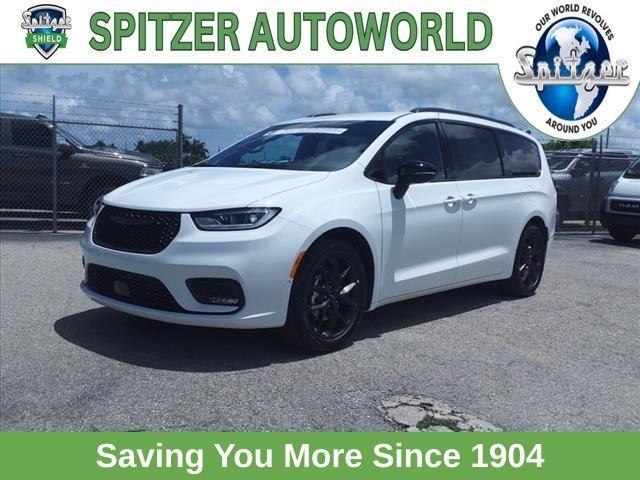 new 2024 Chrysler Pacifica car, priced at $43,655