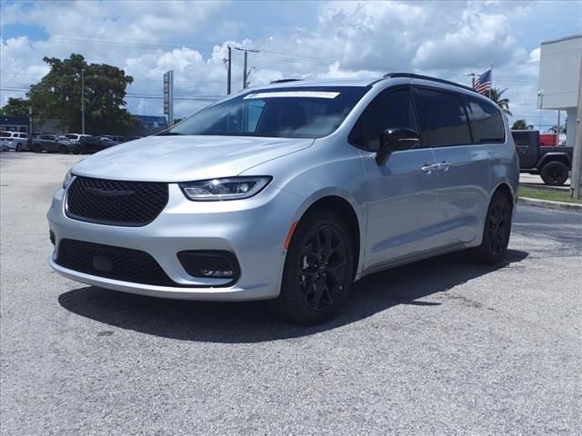 new 2024 Chrysler Pacifica car, priced at $47,135