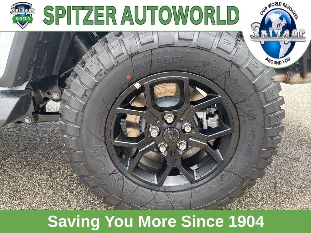 new 2025 Jeep Gladiator car, priced at $45,981