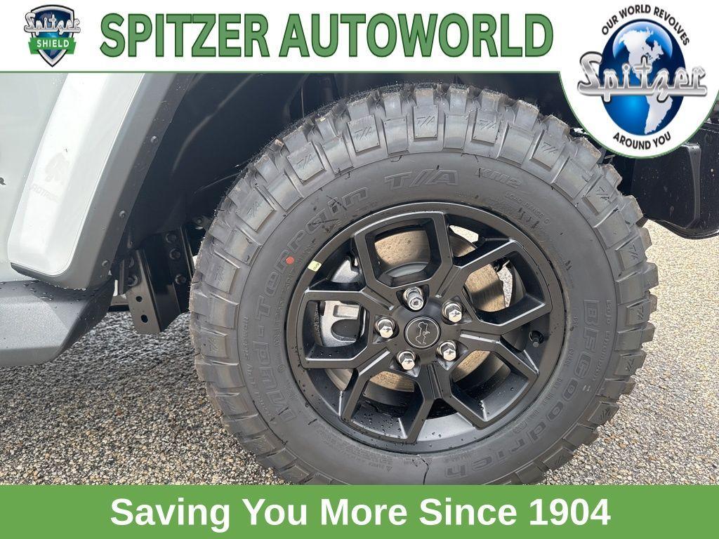 new 2025 Jeep Gladiator car, priced at $45,981