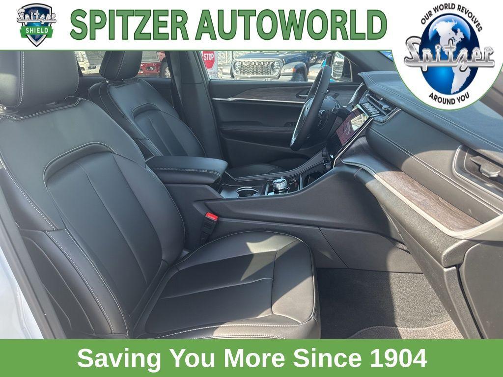 new 2025 Jeep Grand Cherokee car, priced at $50,945