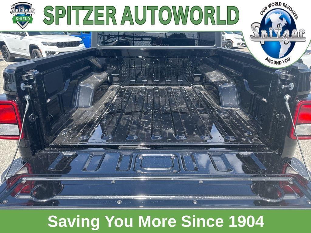 new 2025 Jeep Gladiator car, priced at $45,885