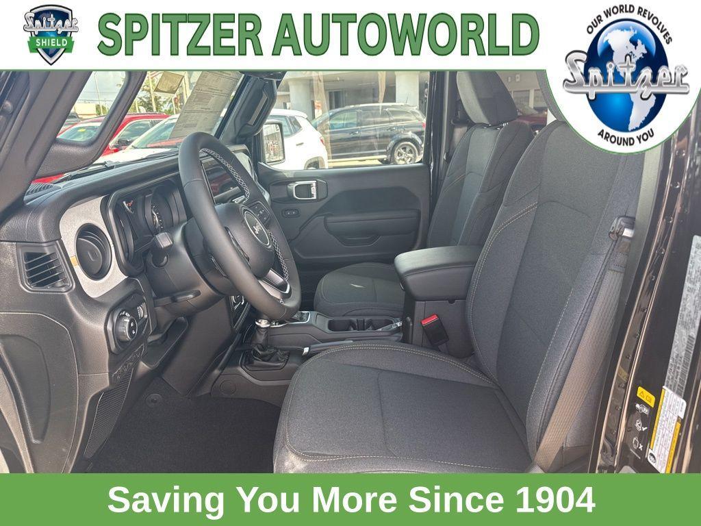 new 2025 Jeep Gladiator car, priced at $45,885