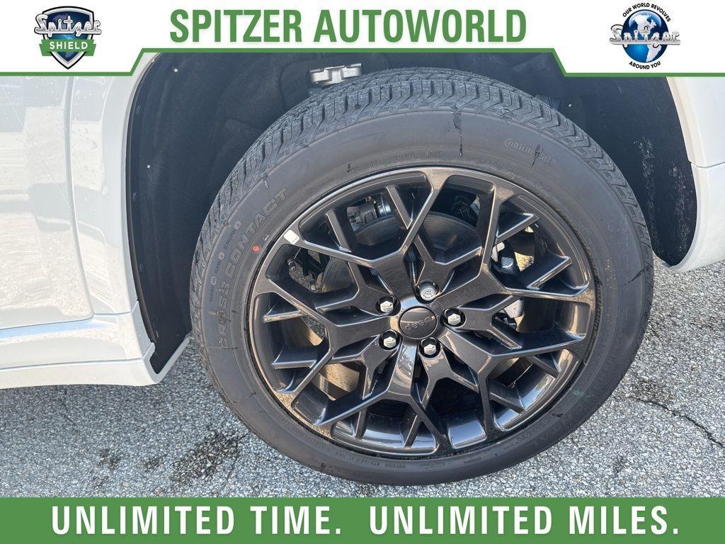 new 2025 Jeep Grand Cherokee L car, priced at $66,395