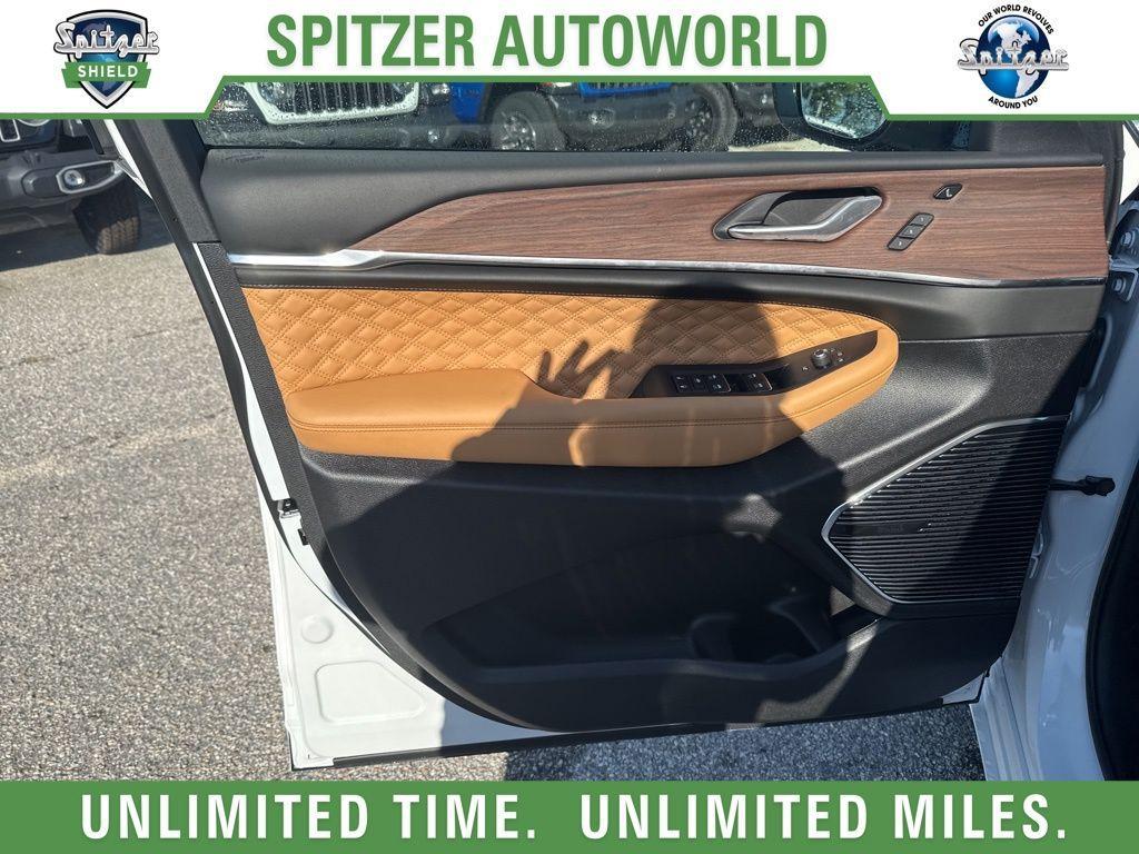 new 2025 Jeep Grand Cherokee L car, priced at $66,395