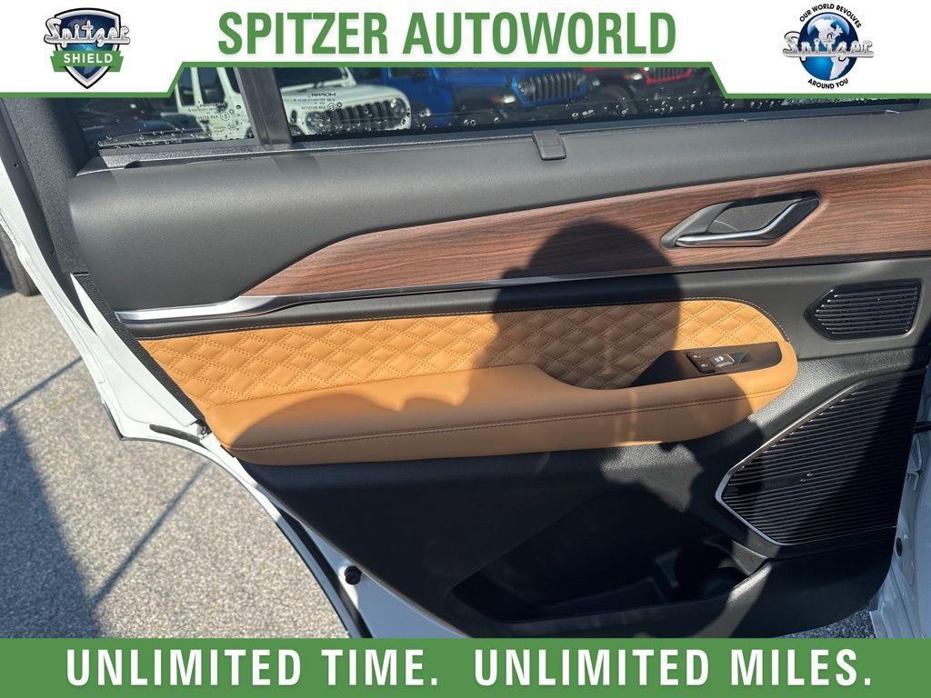 new 2025 Jeep Grand Cherokee L car, priced at $66,395