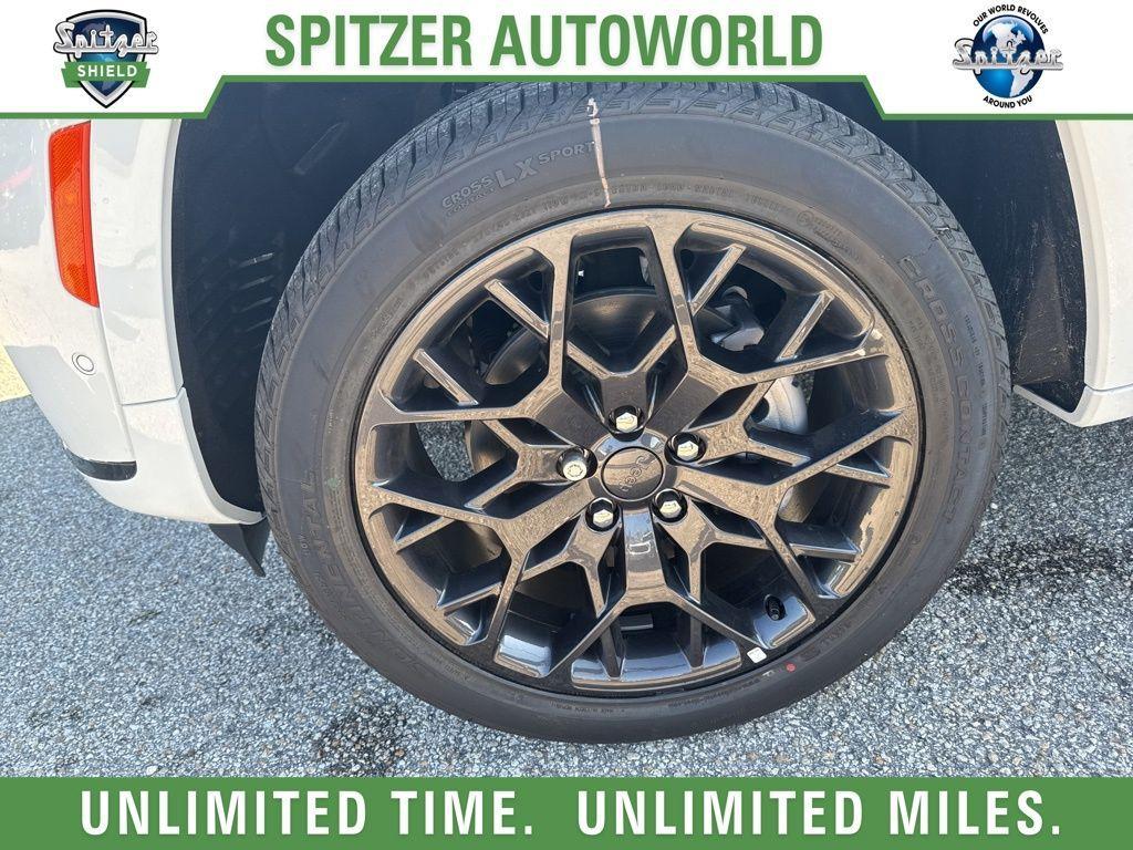 new 2025 Jeep Grand Cherokee L car, priced at $66,395