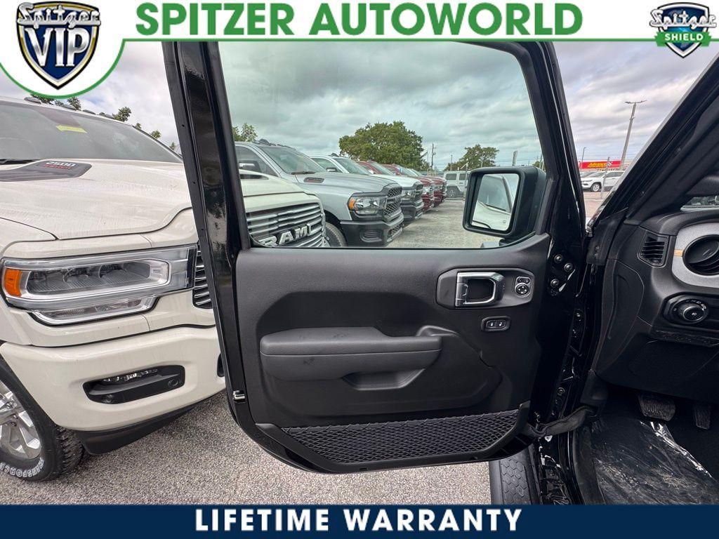 new 2025 Jeep Wrangler car, priced at $47,279