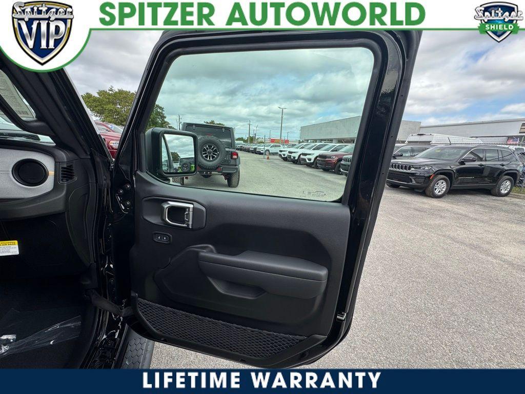 new 2025 Jeep Wrangler car, priced at $47,279