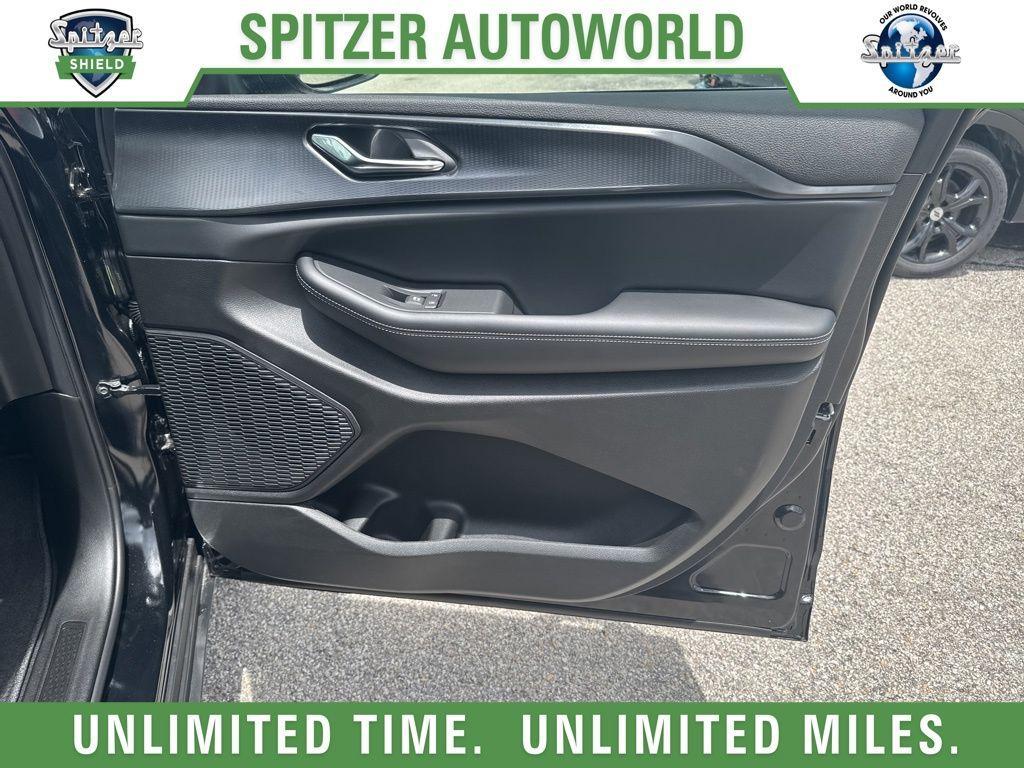 new 2025 Jeep Grand Cherokee car, priced at $35,725