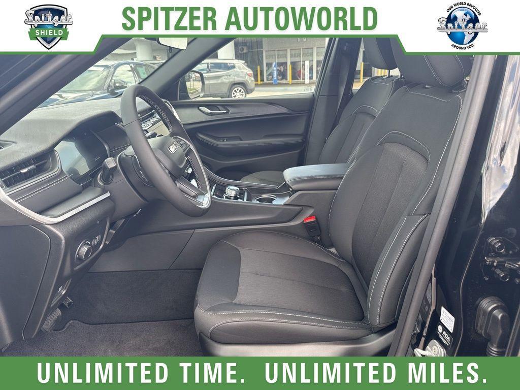 new 2025 Jeep Grand Cherokee car, priced at $35,725