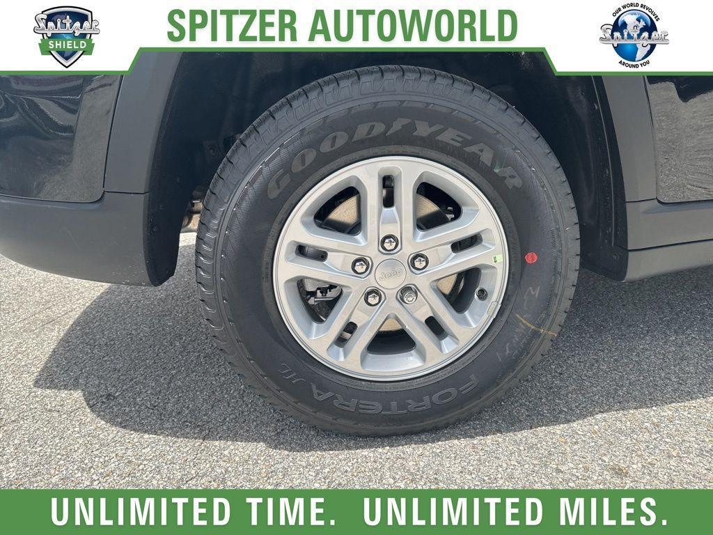 new 2025 Jeep Grand Cherokee car, priced at $35,725