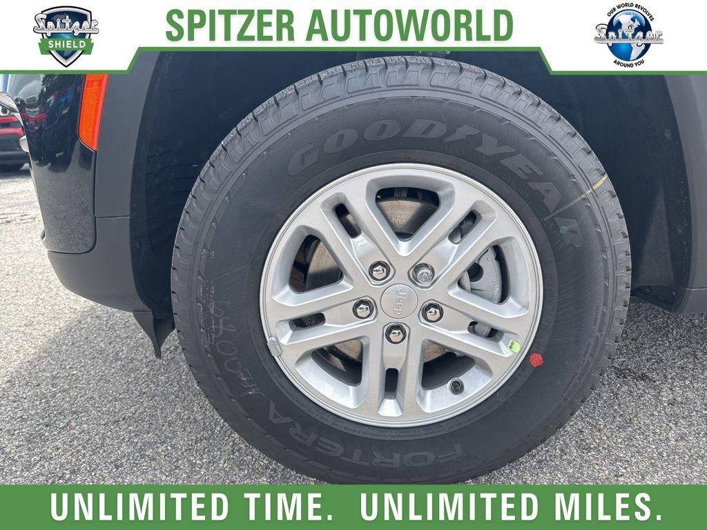 new 2025 Jeep Grand Cherokee car, priced at $35,725