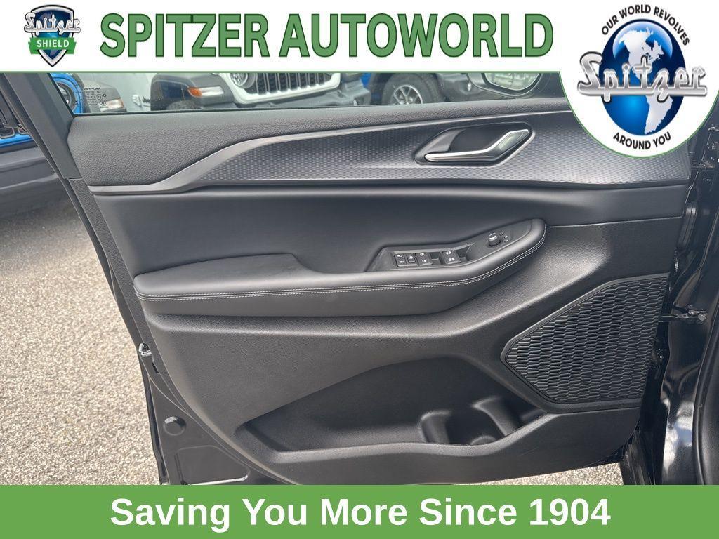 new 2025 Jeep Grand Cherokee car, priced at $39,471