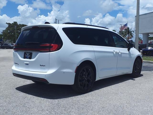 new 2024 Chrysler Pacifica car, priced at $46,940