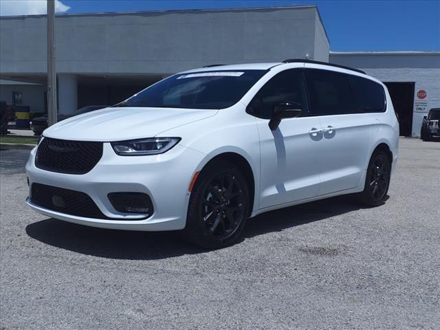 new 2024 Chrysler Pacifica car, priced at $46,940