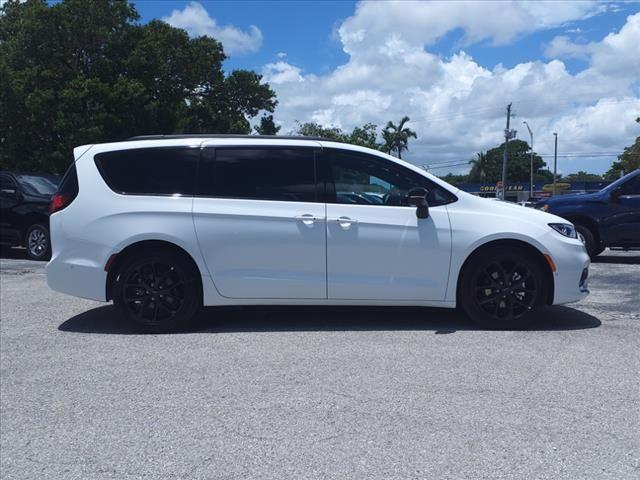 new 2024 Chrysler Pacifica car, priced at $46,940