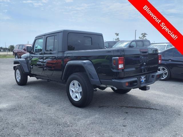 new 2022 Jeep Gladiator car, priced at $48,657