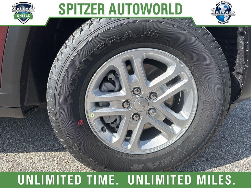 new 2025 Jeep Grand Cherokee car, priced at $35,729