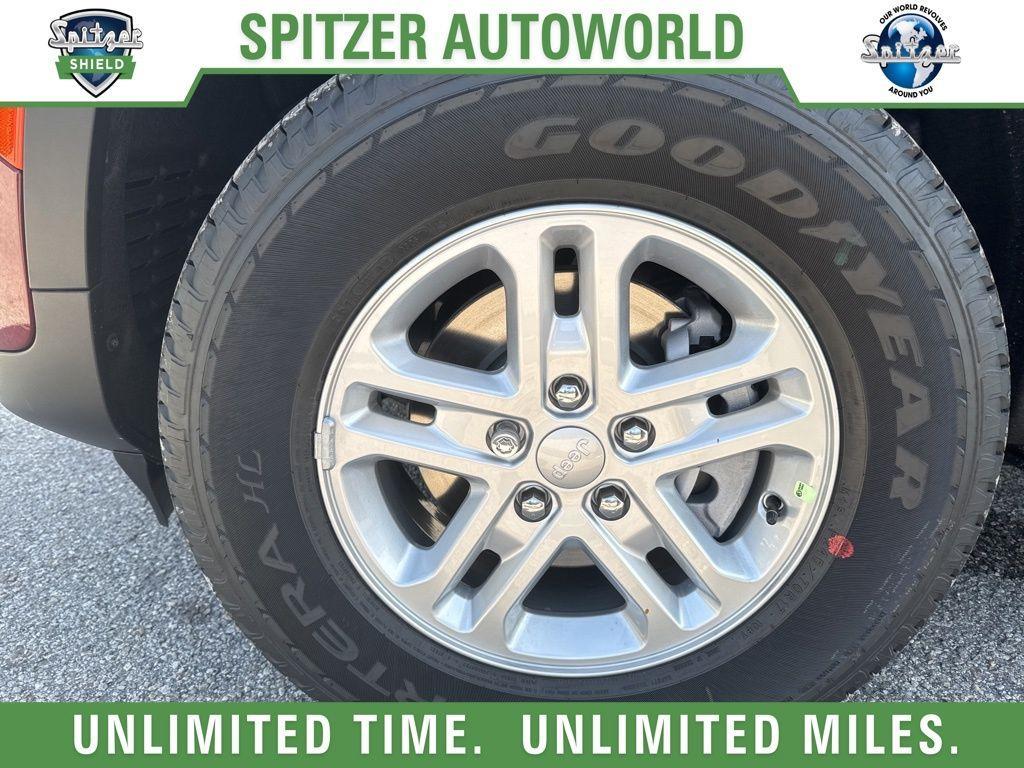 new 2025 Jeep Grand Cherokee car, priced at $35,729