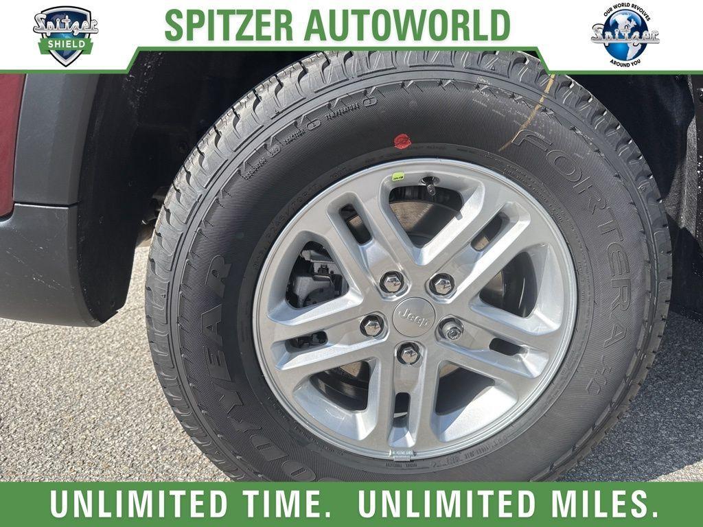 new 2025 Jeep Grand Cherokee car, priced at $35,729