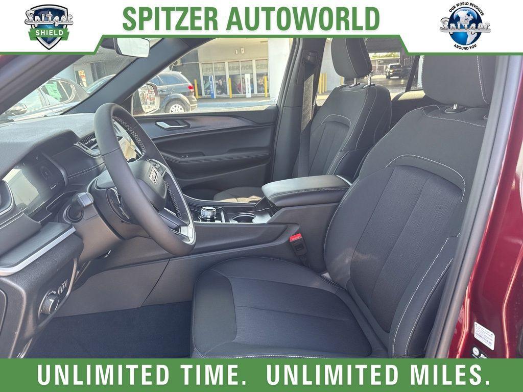 new 2025 Jeep Grand Cherokee car, priced at $35,729