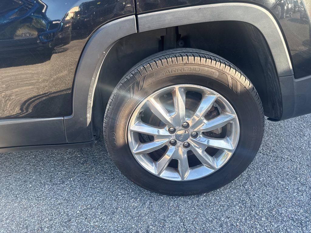 used 2015 Jeep Cherokee car, priced at $8,391