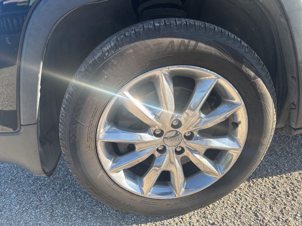 used 2015 Jeep Cherokee car, priced at $8,391