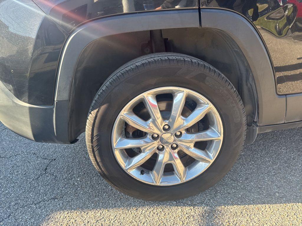 used 2015 Jeep Cherokee car, priced at $8,391