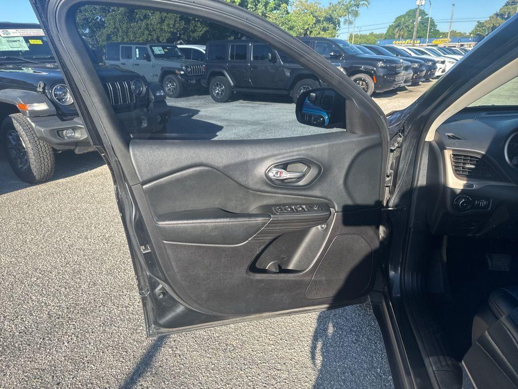 used 2015 Jeep Cherokee car, priced at $8,391