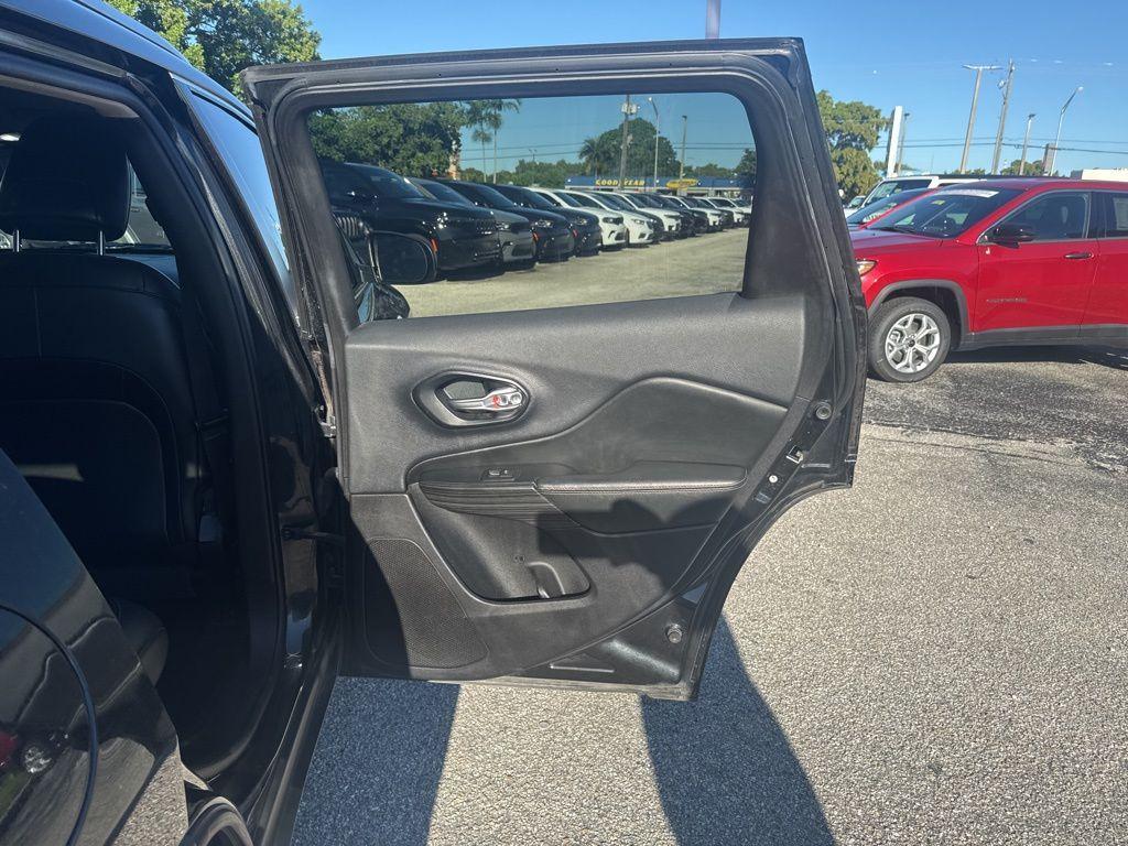 used 2015 Jeep Cherokee car, priced at $8,391