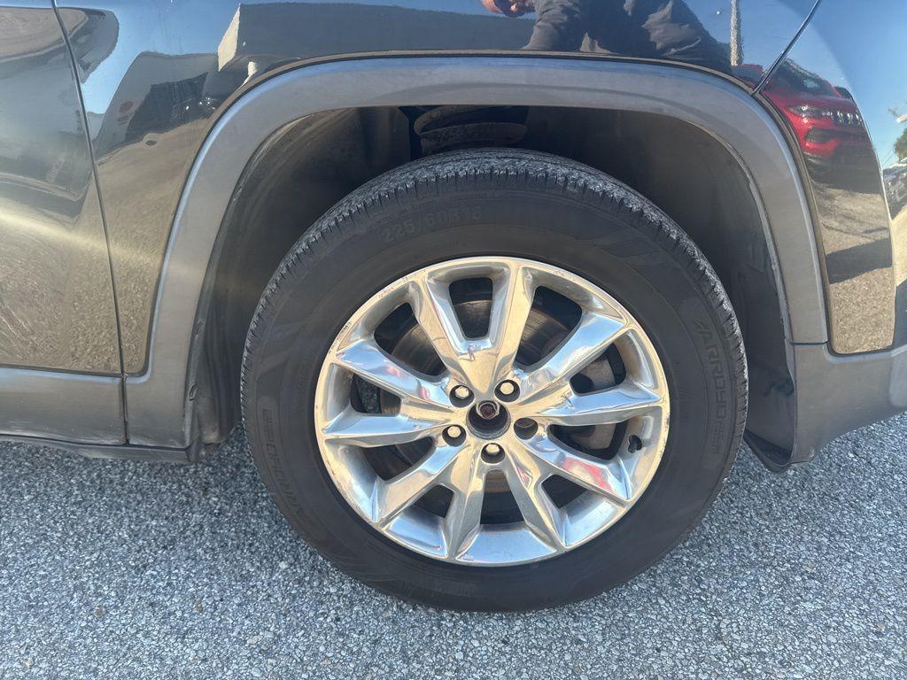 used 2015 Jeep Cherokee car, priced at $8,391