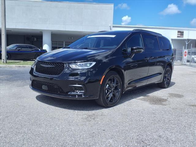 new 2024 Chrysler Pacifica car, priced at $46,940