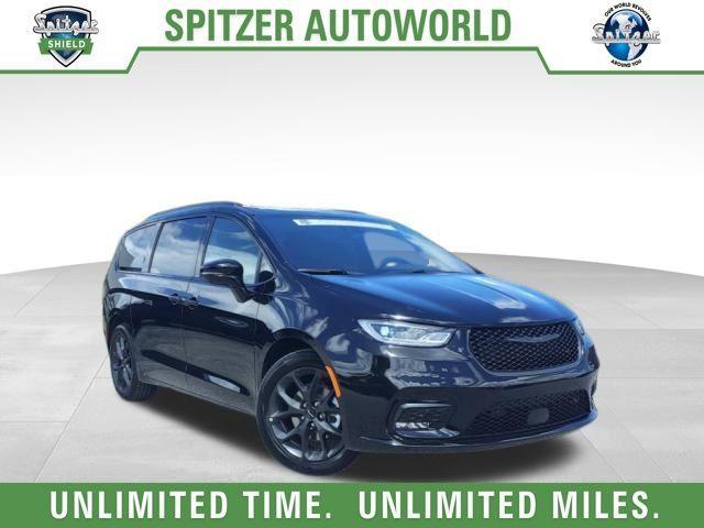 new 2024 Chrysler Pacifica car, priced at $37,495