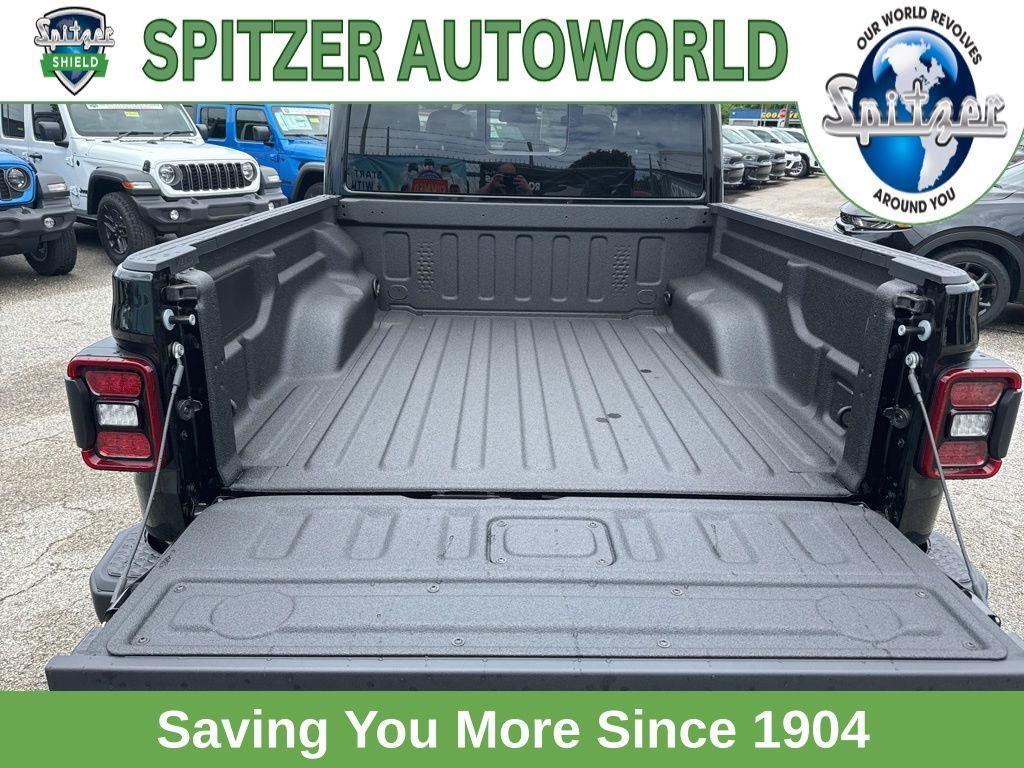 new 2025 Jeep Gladiator car, priced at $45,975