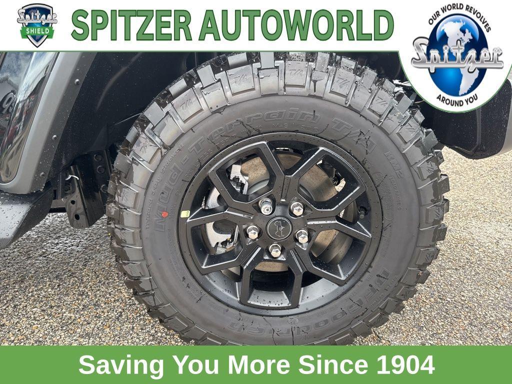 new 2025 Jeep Gladiator car, priced at $45,975