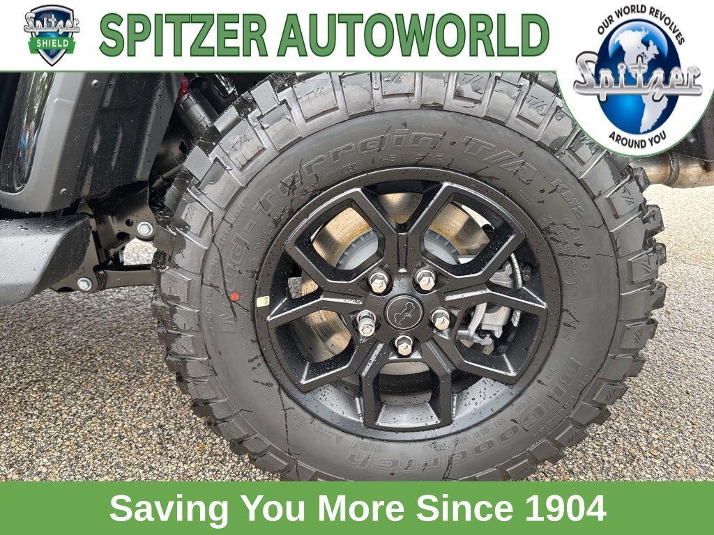 new 2025 Jeep Gladiator car, priced at $45,975