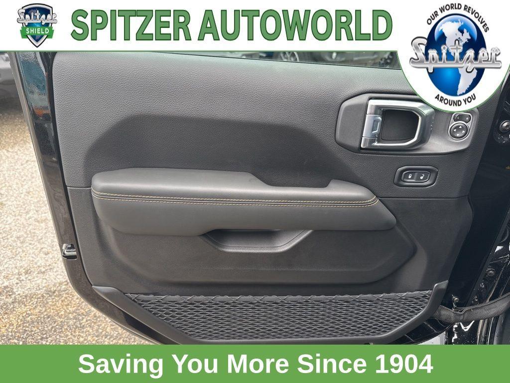 new 2025 Jeep Gladiator car, priced at $45,975