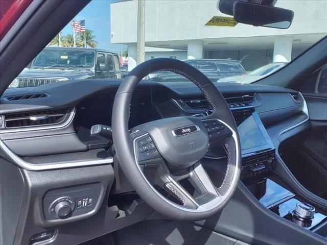 new 2025 Jeep Grand Cherokee car, priced at $44,215