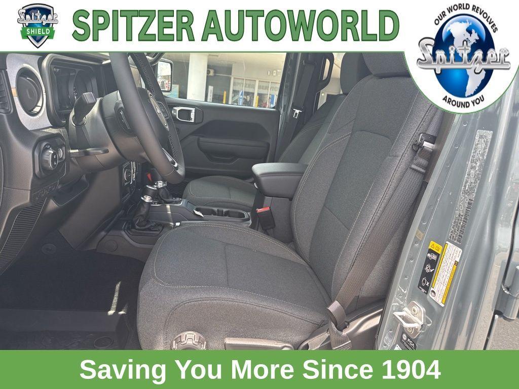 new 2025 Jeep Gladiator car, priced at $46,975