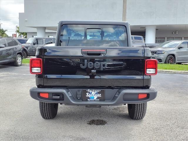 new 2024 Jeep Gladiator car