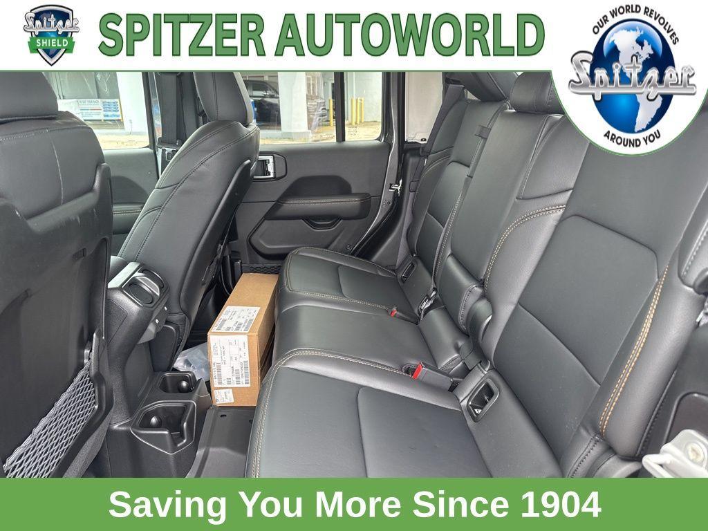 new 2025 Jeep Gladiator car, priced at $45,981