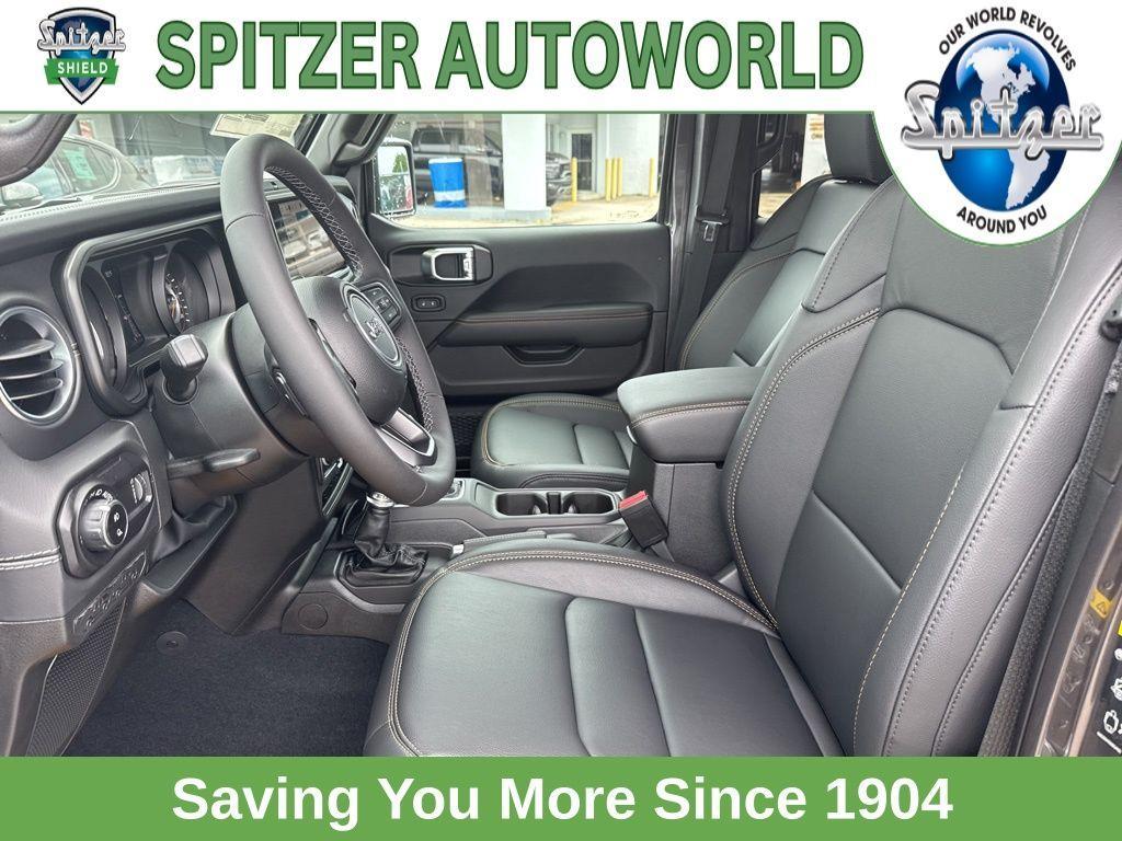 new 2025 Jeep Gladiator car, priced at $45,981